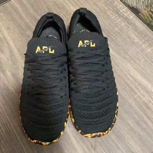 Super comfortable, machine washable workout shoes